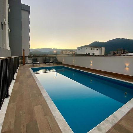 Ap No Centro Piscina E Churras Убатуба Екстериор снимка